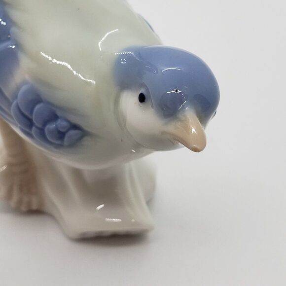 Handgemalt German Hand Painted Porcelain Blue & White Bird on Branch Figurine - Picture 4 of 10